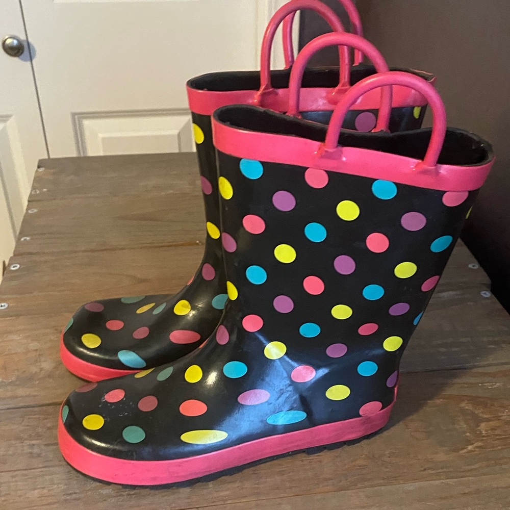 Girls polka dot rain boots